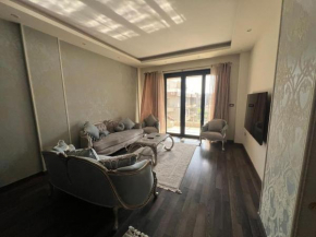 Chic City Stay in 4 bed Penthouse In Midtown Compound, AUC